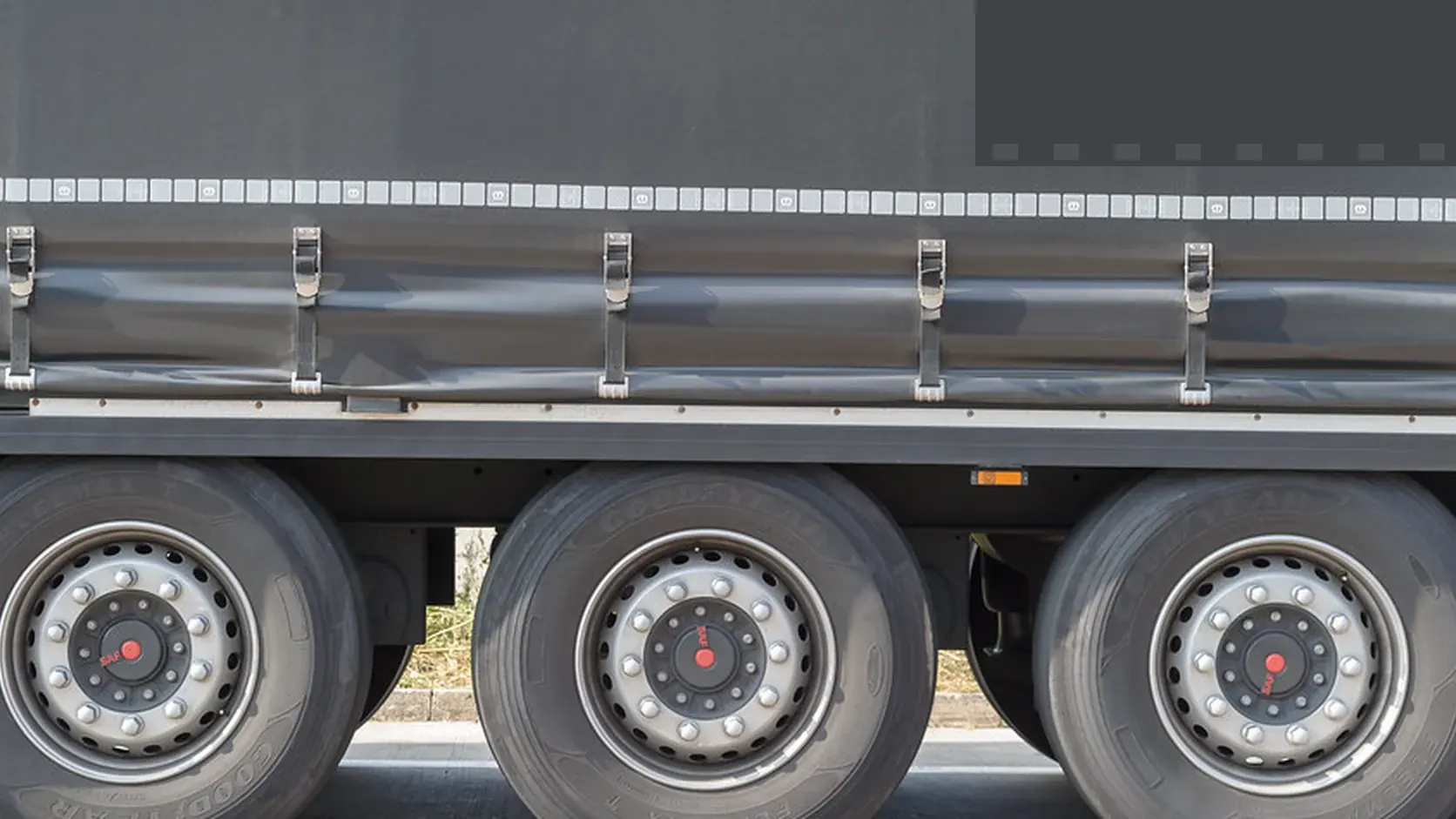 Trailer wheel and tire inspection before Sudan inland delivery